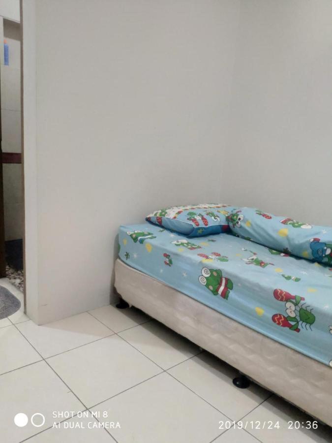 Kos Omah Yanto 19 Guest House Jakarta Exterior photo